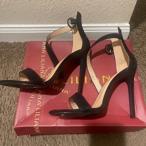 Black heeled sandals. Good condition. Worn once. - Picture 7 of 8